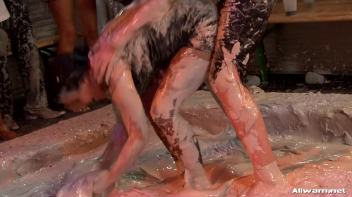 Mud Battling Eurobabe Freaks Screencap 9 on www.sinx.com