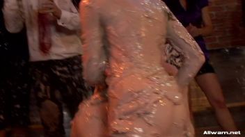 Mud Battling Eurobabe Freaks Screencap 19 on www.sinx.com