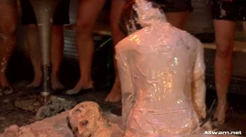 Mud Battling Eurobabe Freaks Screencap 53 on www.sinx.com