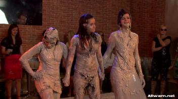 Mud Battling Eurobabe Freaks Screencap 65 on www.sinx.com