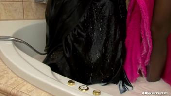 Glamor Gals Take A Milk Bath Screencap 113 on www.sinx.com