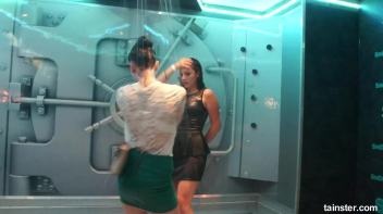 Wet girls turn me on Screencap 48 on www.sinx.com