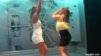 Wet girls turn me on Screencap 50 on www.sinx.com