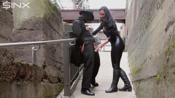 CBT und Nippelspiele im Freien Screencap 17 on www.sinx.com