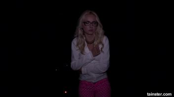 Victoria gets scared so bad she pees her pants Screencap 11 on www.sinx.com