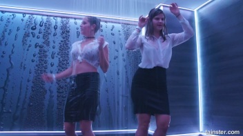 Shower Shakers! Screencap 49 on www.sinx.com