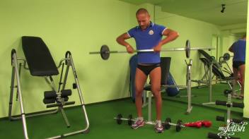 Gym Bunnies Screencap 7 on www.sinx.com