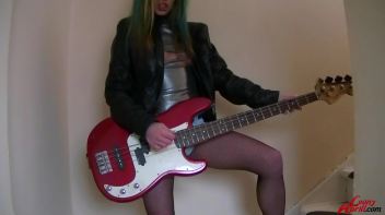 Rockstar Power Pussy Screencap 3 on www.sinx.com