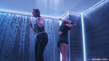 We Wanna Work It Wet! Screencap 13 on www.sinx.com