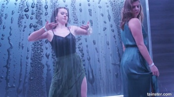 We Wanna Work It Wet! Screencap 22 on www.sinx.com