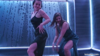 We Wanna Work It Wet! Screencap 25 on www.sinx.com