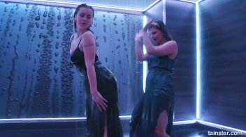 We Wanna Work It Wet! Screencap 35 on www.sinx.com