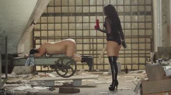 Der dicke rote Dildo im Asch Screencap 1 on www.sinx.com