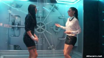 Soaked And Sexy Screencap 15 on www.sinx.com