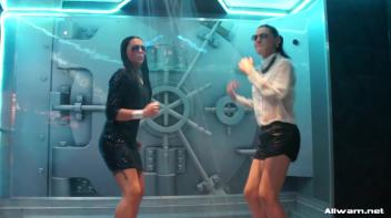 Soaked And Sexy Screencap 16 on www.sinx.com