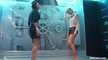 Soaked And Sexy Screencap 25 on www.sinx.com