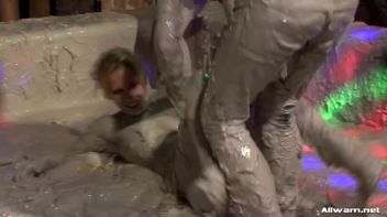 Two Blondes Get Stupid In The Mud! Screencap 23 on www.sinx.com