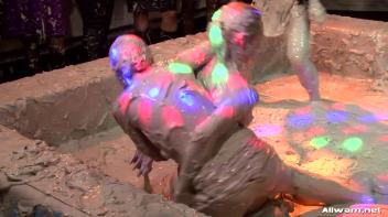 Two Blondes Get Stupid In The Mud! Screencap 74 on www.sinx.com