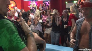 Bikini Beach Balls Part 1 - Cam 2 Screencap 93 on www.sinx.com