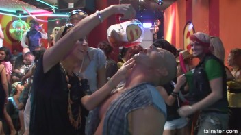 Bikini Beach Balls Part 1 - Cam 2 Screencap 102 on www.sinx.com