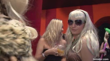 Bikini Beach Balls Part 1 - Cam 2 Screencap 19 on www.sinx.com