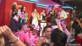 Bikini Beach Balls Part 1 - Cam 2 Screencap 2 on www.sinx.com