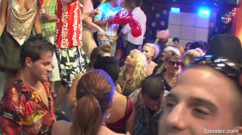 Bikini Beach Balls Part 1 - Cam 2 Screencap 20 on www.sinx.com