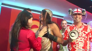 Bikini Beach Balls Part 1 - Cam 2 Screencap 22 on www.sinx.com