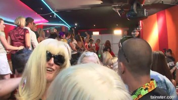 Bikini Beach Balls Part 1 - Cam 2 Screencap 29 on www.sinx.com