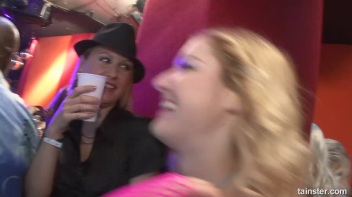 Bikini Beach Balls Part 1 - Cam 2 Screencap 31 on www.sinx.com