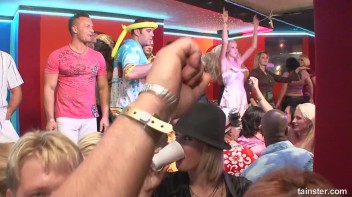 Bikini Beach Balls Part 1 - Cam 2 Screencap 34 on www.sinx.com