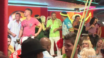 Bikini Beach Balls Part 1 - Cam 2 Screencap 38 on www.sinx.com