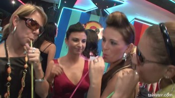 Bikini Beach Balls Part 1 - Cam 2 Screencap 43 on www.sinx.com