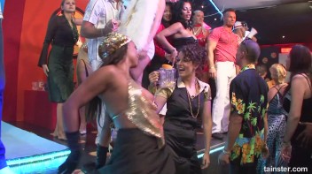 Bikini Beach Balls Part 1 - Cam 2 Screencap 67 on www.sinx.com