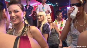 Bikini Beach Balls Part 1 - Cam 2 Screencap 8 on www.sinx.com