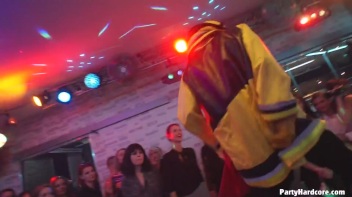 Party Hardcore Gone Crazy Vol. 31 Part 1 - Cam 3 Screencap 40 on www.sinx.com