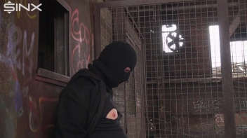 Die Nippel genadelt Screencap 4 on www.sinx.com