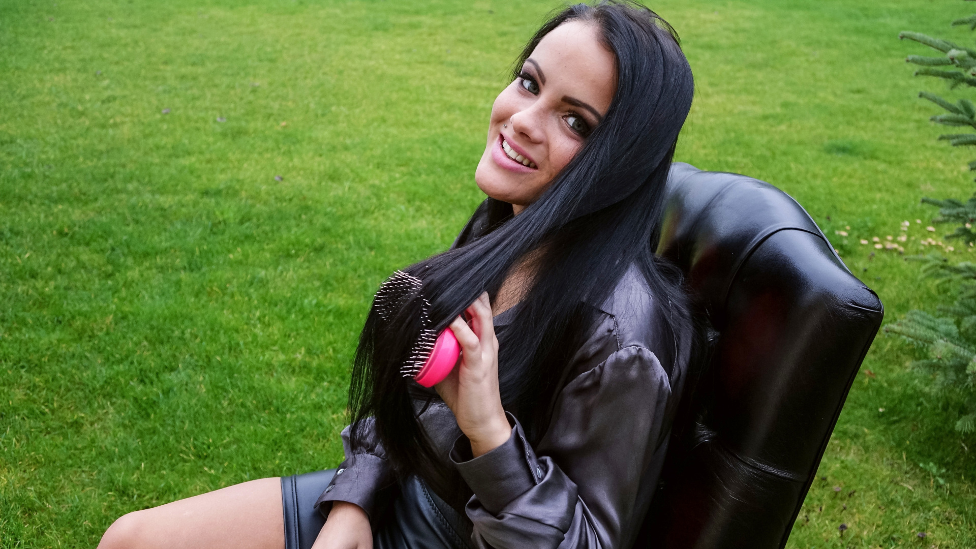 Cumshot Surprise For Hair Brushing Teen on www.sinx.com