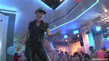 Welcome To The Mad House Part 2 - Cam 4 Screencap 93 on www.sinx.com