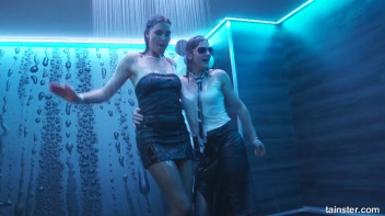 The Wetlook Vibe Is Very Alive! Screencap 16 on www.sinx.com