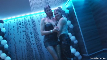 The Wetlook Vibe Is Very Alive! Screencap 3 on www.sinx.com