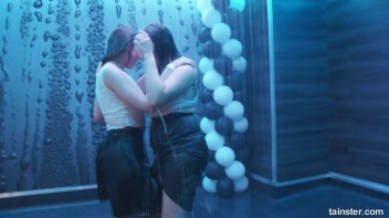 The Wetlook Vibe Is Very Alive! Screencap 45 on www.sinx.com