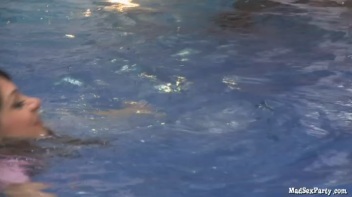 Poolgirls P2 Screencap 3 on www.sinx.com