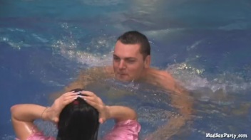 Poolgirls P2 Screencap 61 on www.sinx.com