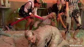 Blonde vs. Brunette Mud Battle Screencap 35 on www.sinx.com
