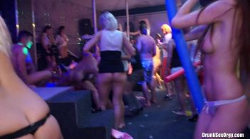 International Summer Lovin' Part 5 - Lesbo Cam Screencap 14 on www.sinx.com