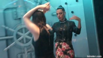 From bad girls to wet girls Screencap 37 on www.sinx.com