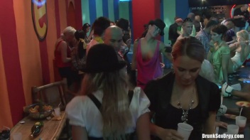 Bikini Beach Balls Part 3 - Cam 3 Screencap 25 on www.sinx.com