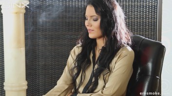 Smoking Hot Seductress Screencap 28 on www.sinx.com