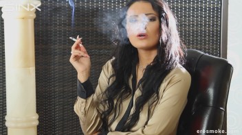 Smoking Hot Seductress Screencap 33 on www.sinx.com